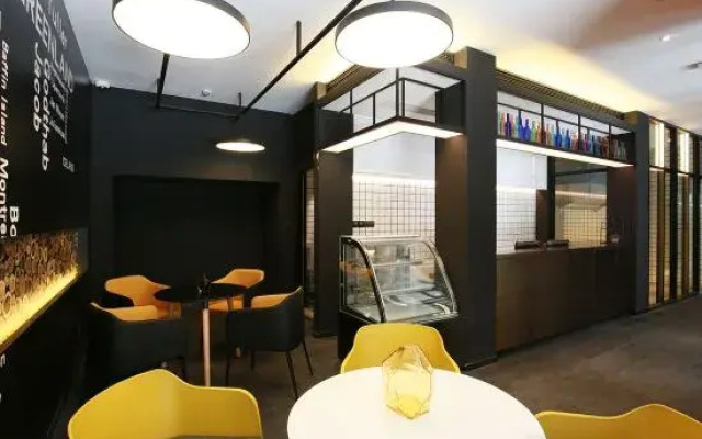 CJIA Apartment (Shanghai Xuhui Damuqiao Subway Station)