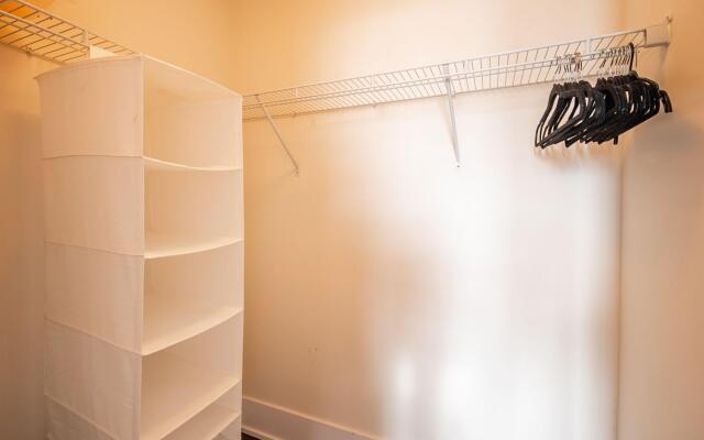 Design 1 Bedroom Downtown Apartment