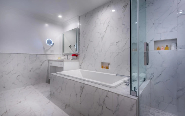 Beverly Hills Plaza Hotel & Spa