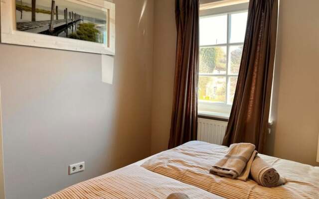 "lee" in House Smaswai 10