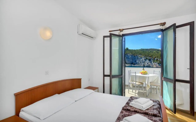 Apartments by the sea Cove Pokrivenik, Hvar - 5231