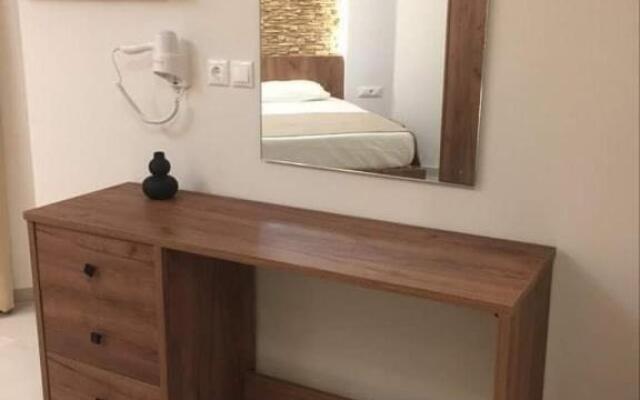 Lyristis Apartments Plus
