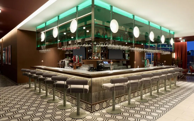 Courtyard By Marriott Montreal Laval