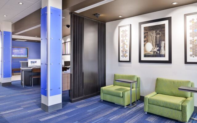 Holiday Inn Express & Suites Kansas City - Lee's Summit, an IHG Hotel