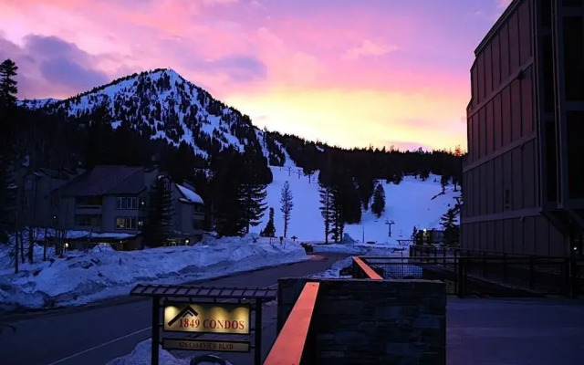 Two Bedroom Units at 1849 Condos with 3 Hot Tubs & Slopeside