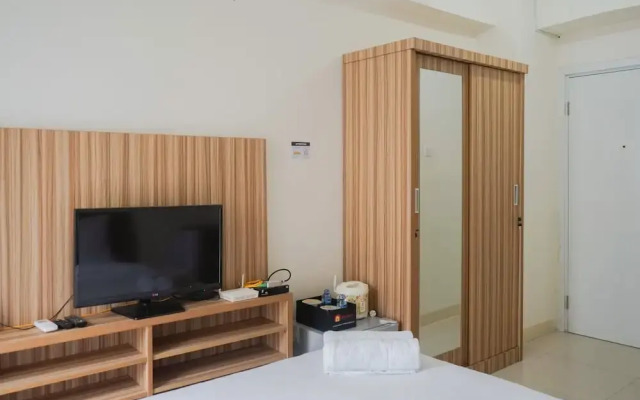 Cozy Studio Green Pramuka Apartment next to Mall