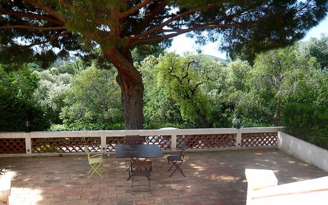 Castel Haussmann 15536