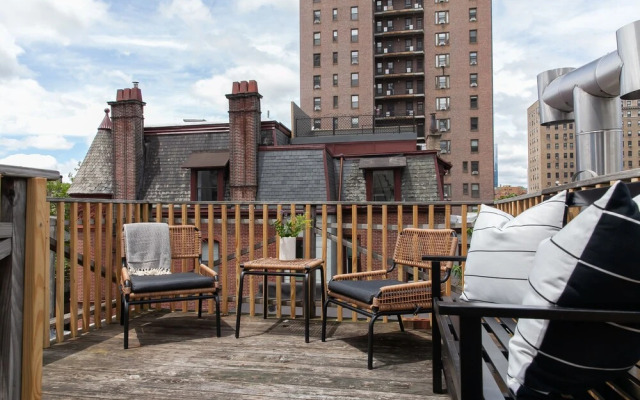 Domio Rittenhouse Square Charming 3BR Duplex + Deck