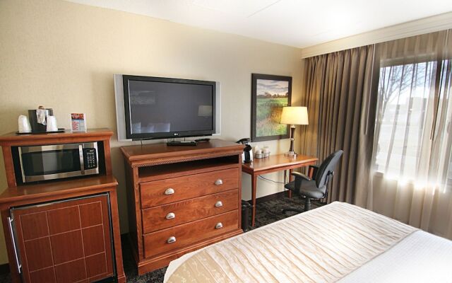 C'mon Inn Hotel & Suites
