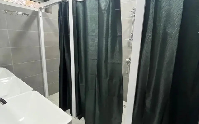 Guest house, Hostel