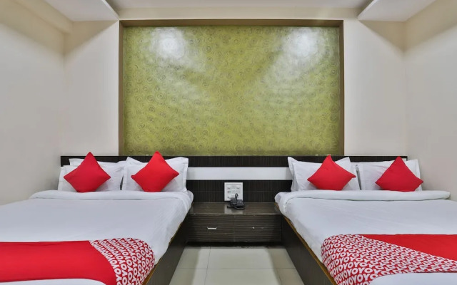 Oyo 27662 Varma Palace