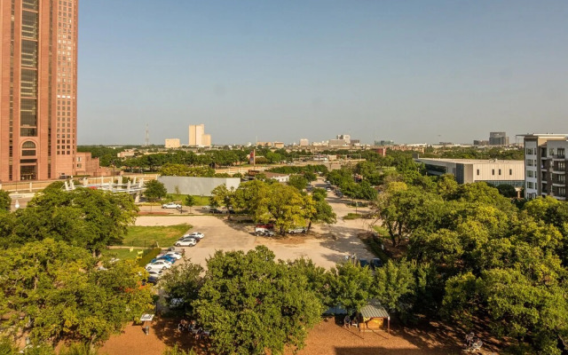 FRONTDESK Oakwood Residence Apts Uptown Dallas