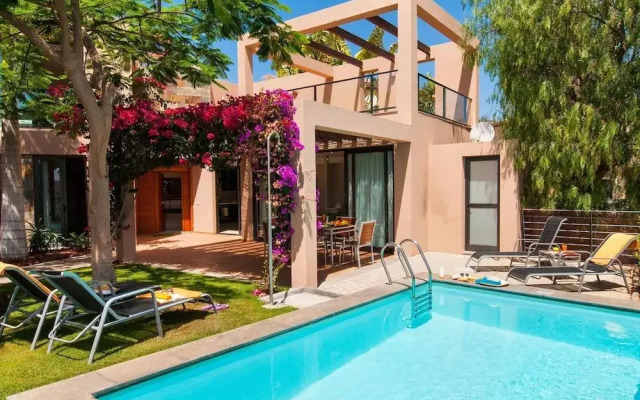 Bungalow With Communal Pool in Playa del Ingles