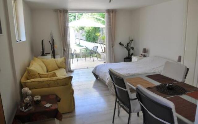 Cosy Studio with Garden / Individual apartment