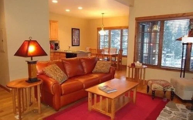 Golden Bench Townhome 7 - One Bedroom Townhome
