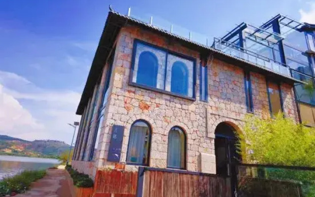 Waterside Beautiful villa