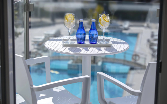 Anemi Hotel & Suites