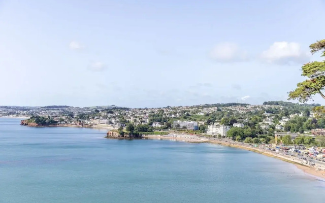 B6 Masts in Torquay With 3 Bedrooms and 2 Bathrooms