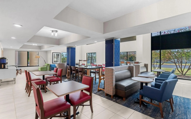 Holiday Inn Express & Suites Austin SW - Sunset Valley by IHG