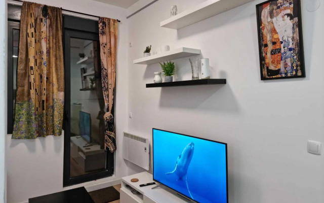 Klimt Business Grade All New Comfortable Apartment