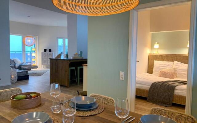 COAST HOUSE Sky Suite