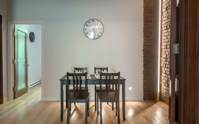 Beautiful Cozy 2-storey Apartment In the of Downtown MTL