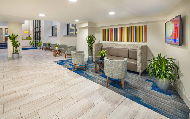 Holiday Inn Express and Suites Atlanta Downtown by IHG