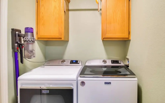 Charming Arkansas Retreat w/ Deck, Near Downtown!