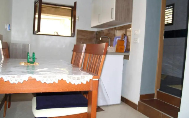One Bedroom Apartment Alma, Sleeps 4