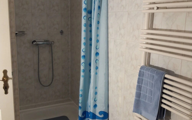 Modern Apartment With Terrace in Steffenshagen