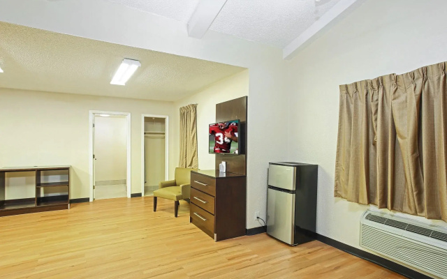 Red Roof Inn North Dallas - Park Central