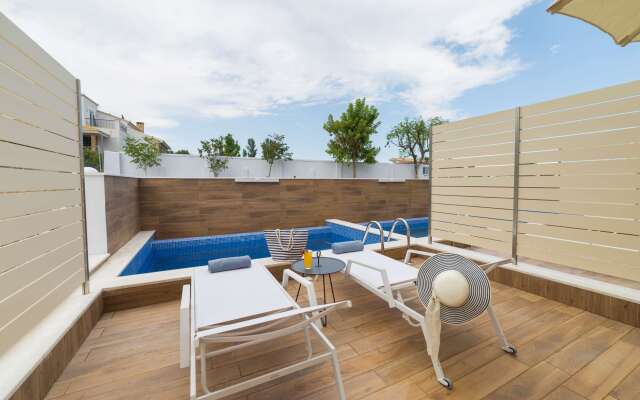 Mythic Summer Hotel