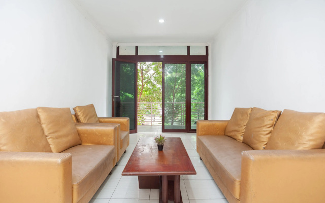 RedDoorz Syariah near Grand Galaxy Park