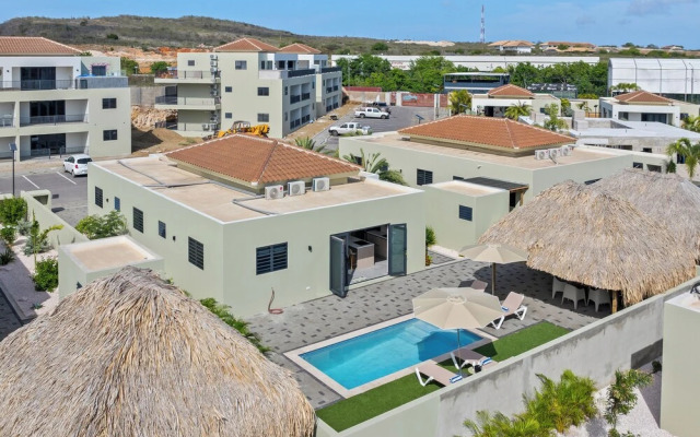 Villa pura vida with pool at mambo beach