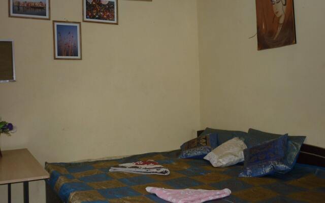 Aniket Paying Guest House