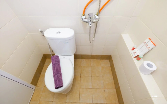 Cozy 2BR Bassura City Apartment with City View