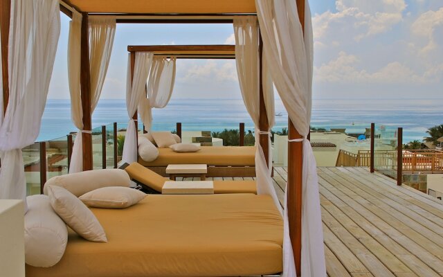 Las Brisas Condominios