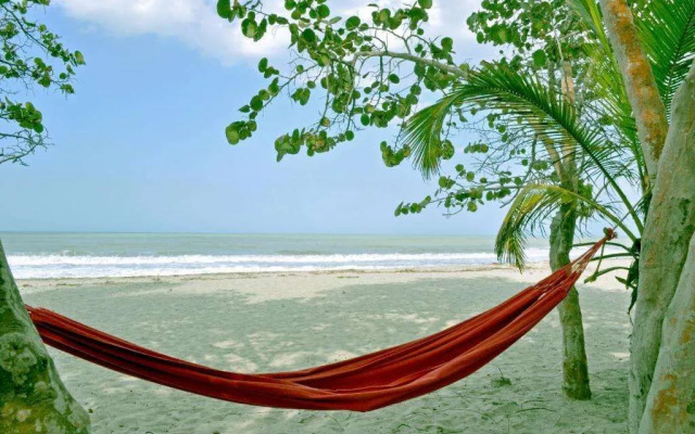Huku Beach Hostel