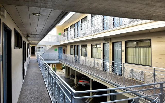 City Center Inn & Suites