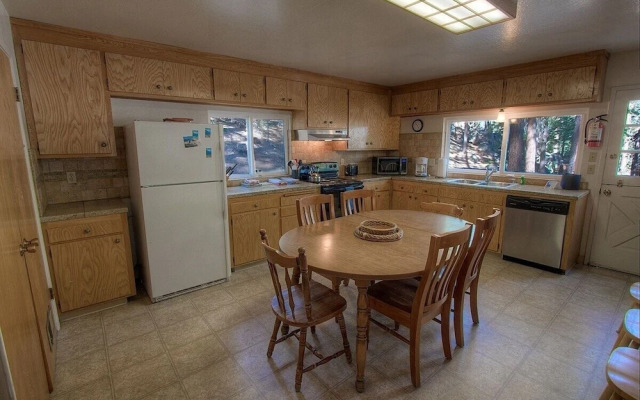 Foothill Folly 4 Bedroom Home by RedAwning