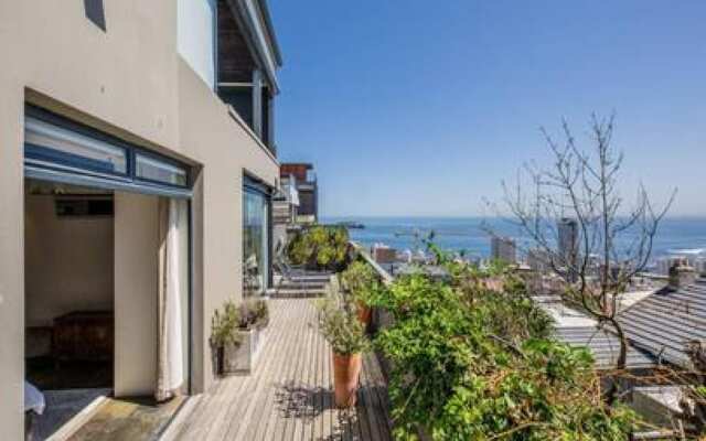 Beautiful Apartment w Deck Stunning Views Rhine Stone