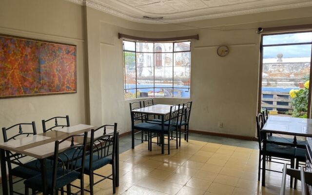 Check Inn B&B - Hostel