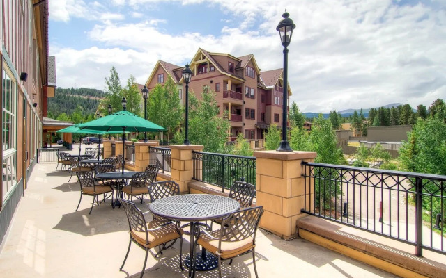 Water House On Main Street #6106