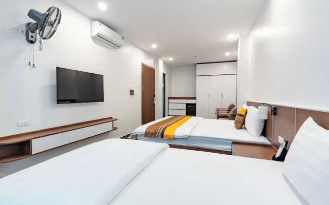 Golden Crown Hotel