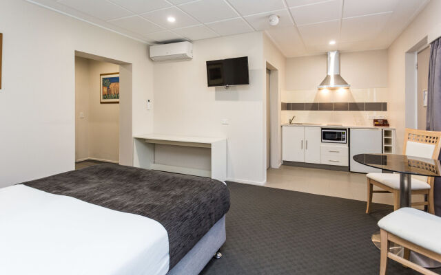Country Comfort Amity Motel