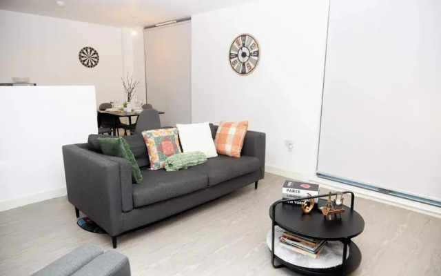 Apartment-sleeps4-streetparking-balcony-duplex