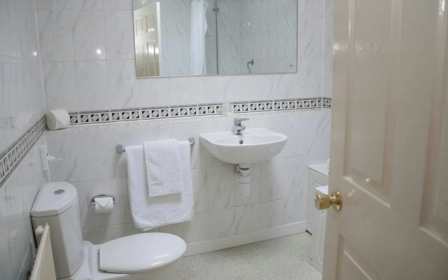 Shillingford Bridge Hotel