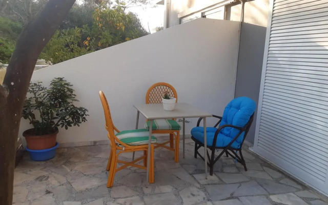 Renovated apartment in Adelianos Kampos