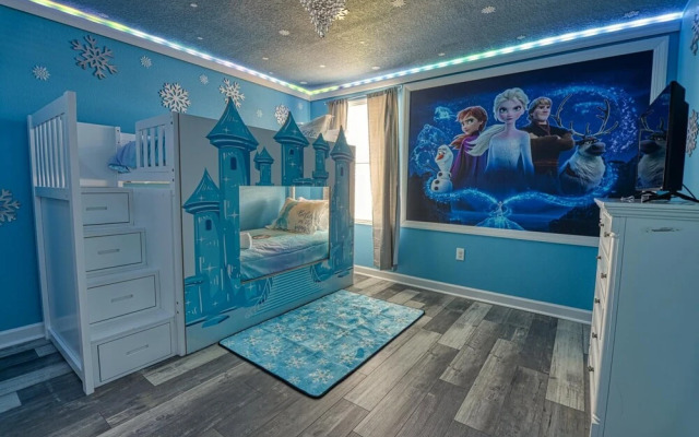 Christopers 9-bedroom Vacation Home