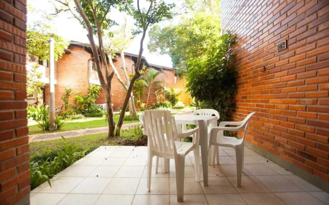Tropical Hotel Residência / Rafael Almeida Imóveis